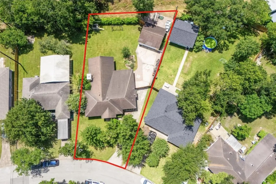 Spring Branch Residence aerial view of pie-shaped lot and site plan